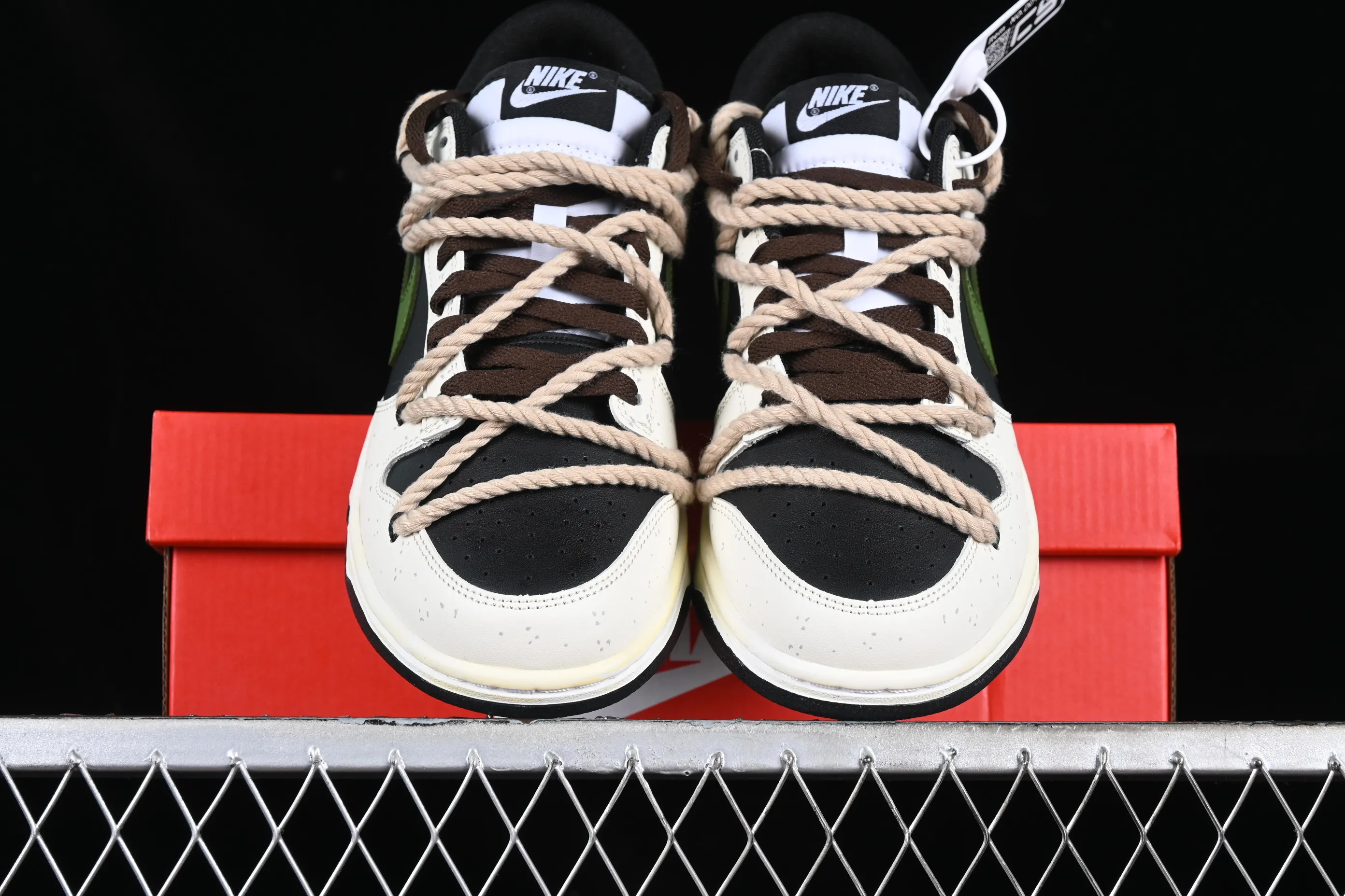 All Categories Nk SB Dunk Series Nk SB Dunk Low Low-top sneakers CS version Nk Dunk Low "Panda" Bamboo Forest Panda Customized version of deconstructed strap casual sneakers DD1391-100